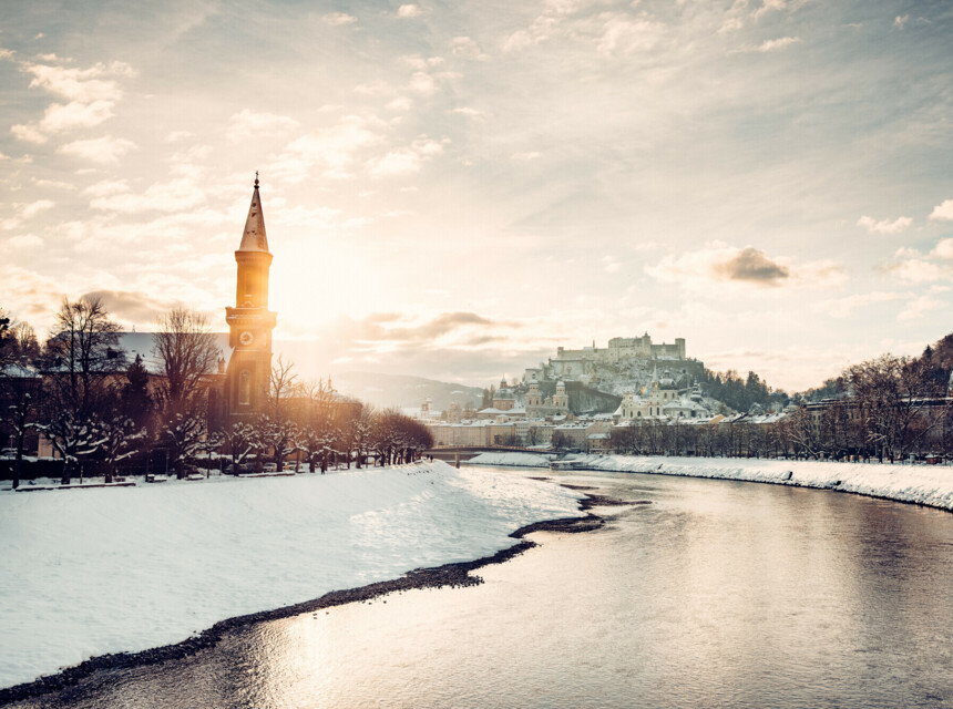 Die verschneite Stadt Salzburg